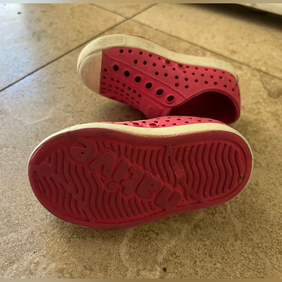 Native Shoes Red Size 5 - Picture 3 of 4